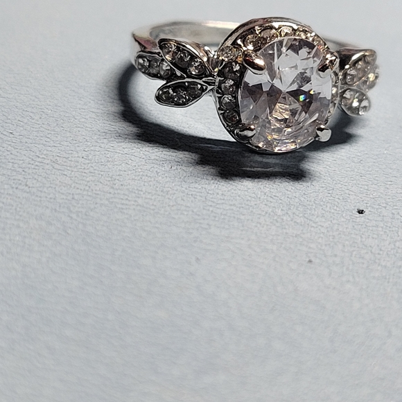 Ring - Picture 3 of 9